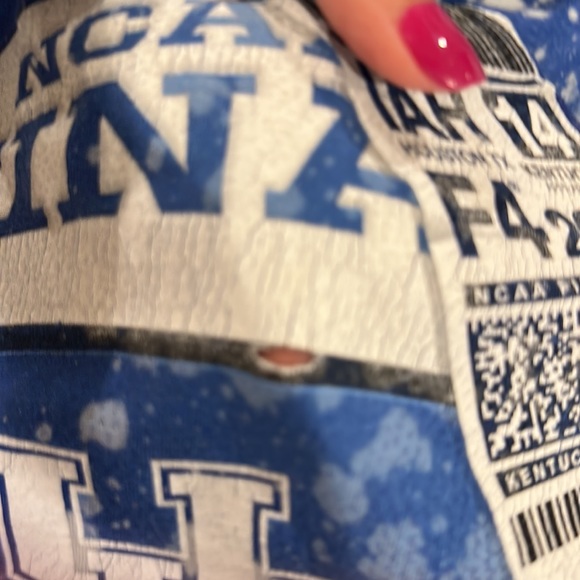 One of a kind NIKE Kentucky basketball tshirt. Size large. - Picture 5 of 6